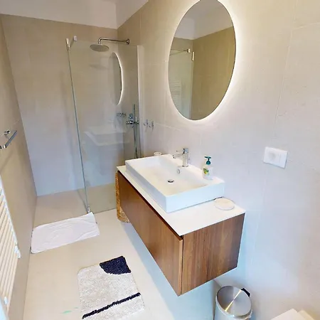Luxurious In With Sauna 펜션 Kaštelir