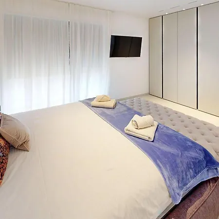 Luxurious In With Sauna 펜션 *