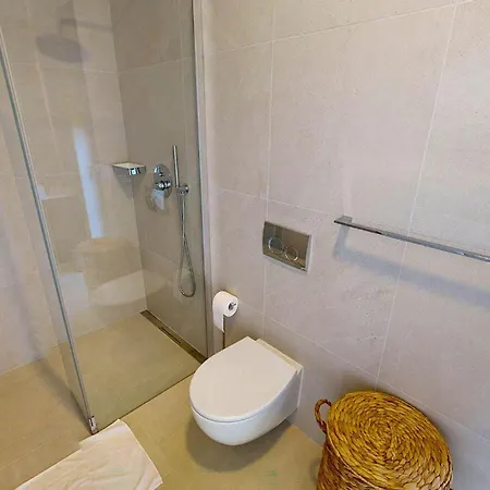 펜션 Luxurious In With Sauna Kaštelir